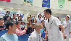 通過有獎知識問答的方式加深他們對安寧緩和醫療的了解