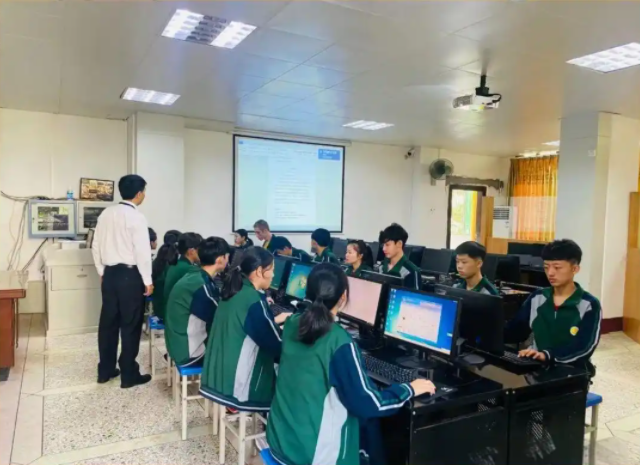 施行定制式交融為殘疾學生供給技能培養(yǎng)工作轉(zhuǎn)銜工作支撐