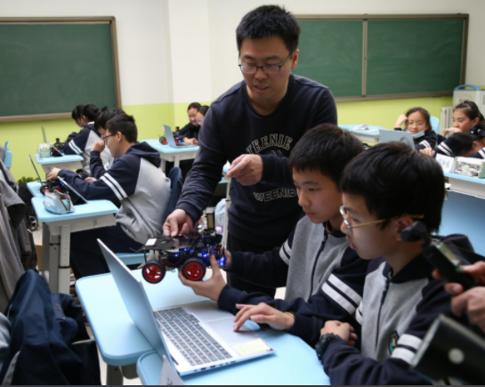 構建了覆蓋學生學習全流程滿足多維度需求的智能化學習環境