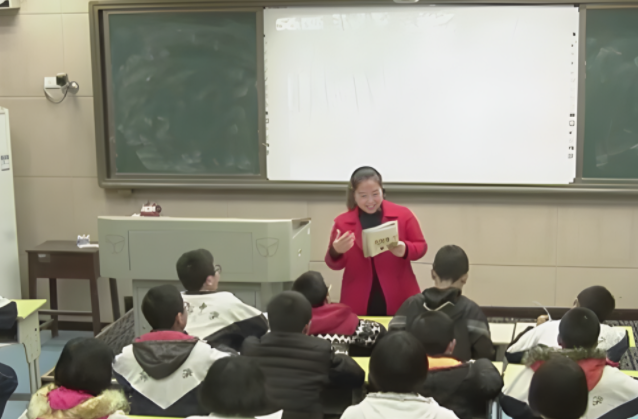 教育數字化人工智能賦能變化技術革命的步伐非常快有很大不同