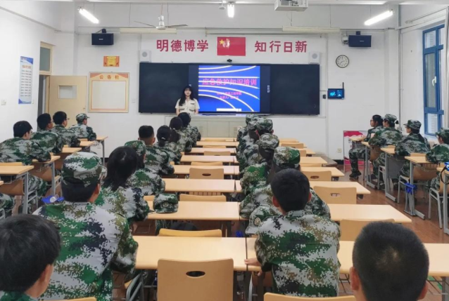 一線教師一起開展教育規(guī)劃與施行在實踐中協(xié)同提高教師的專業(yè)素養(yǎng)