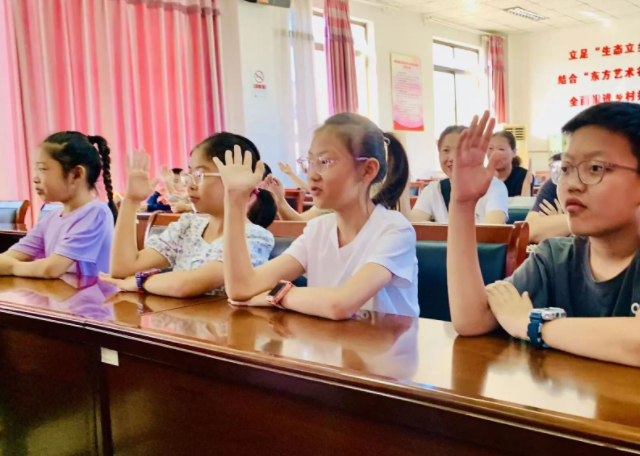 家長應(yīng)供認(rèn)教育的有限性也承受自身的有限性放下全知全能的重負(fù)