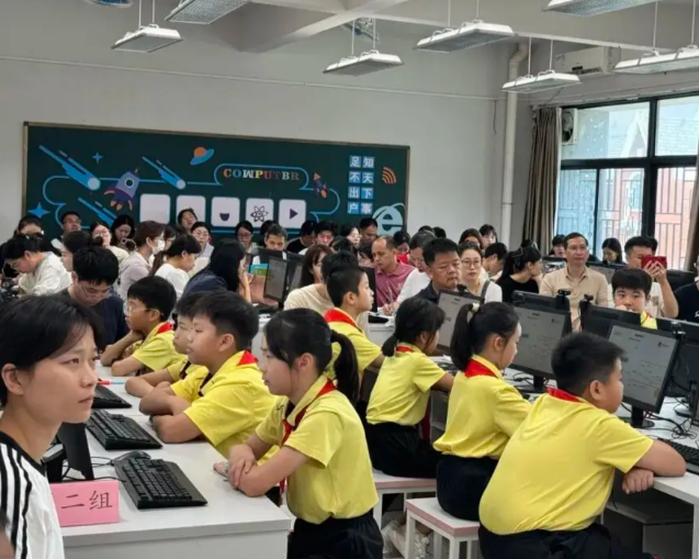 人工智能同享教育的藍圖正鋪成更多孩子可感可及的生長通途